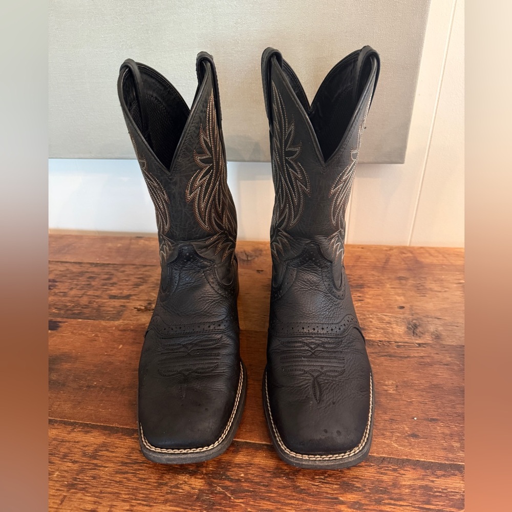 Black leather square toe Ariat boots size 8ee